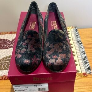 Munro Cerise Floral Velvet Loafers Multi On Black Sz 7.5 N New